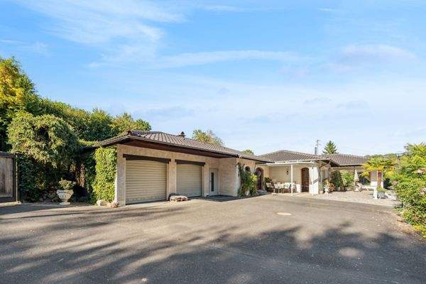 Beheizte Doppelgarage auf dem Hof