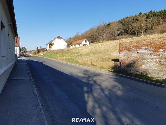 Straßenansicht seitlich