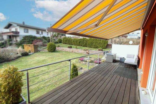 Ausblick vom Balkon in den Garten