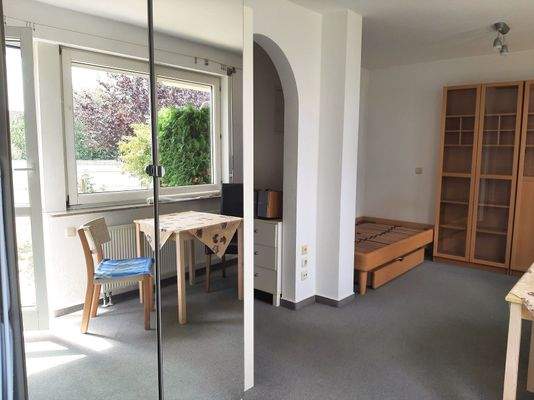 Wohnraum mit Fensterfront