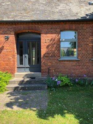 Hausansicht Eingangstür.jpg