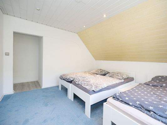 Zimmer 1 rechts (OG)