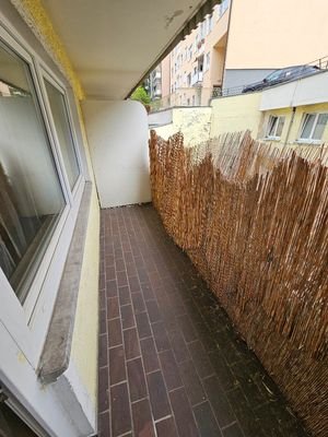 Balkon mit Blick zum Innenhof