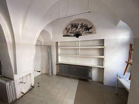 Ladenlokal im Erdgeschoss (2).jpg