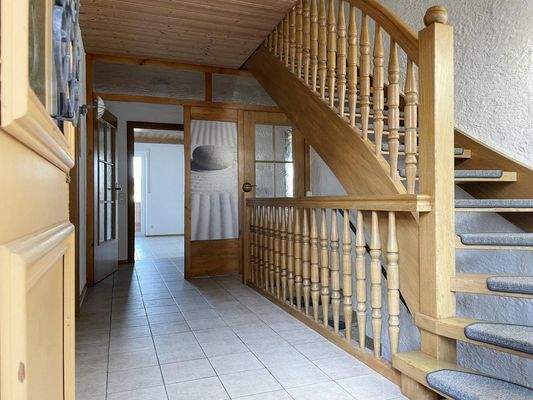 7 Treppe vom EG zum DG (2).jpeg
