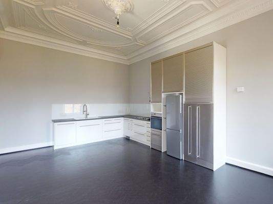 Küche mit phantastischem Deckenstuck