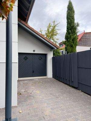 Garage mit Stellplatz