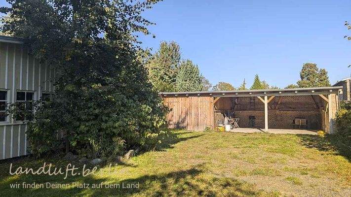 Doppelcarport, links die Garage.jpg