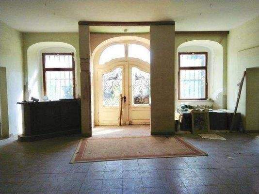 Eingang mit Rezeption