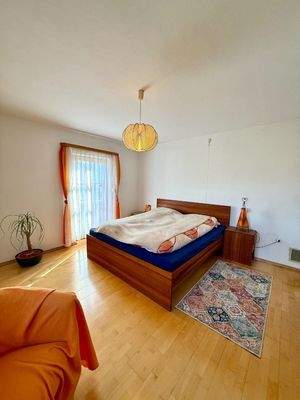 Schlafzimmer mit Balkonzugang