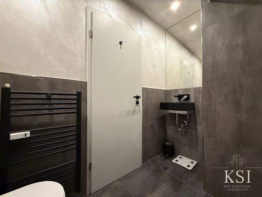 1. OG - Gäste WC mit Dusche