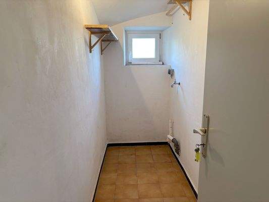 Abstellraum mit WM-Anschluss