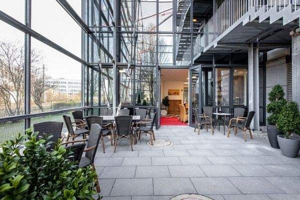 Privater Garten + große Terrasse