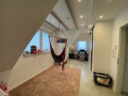 Dachgeschoss: Kind 1 laut Grundrissskizze