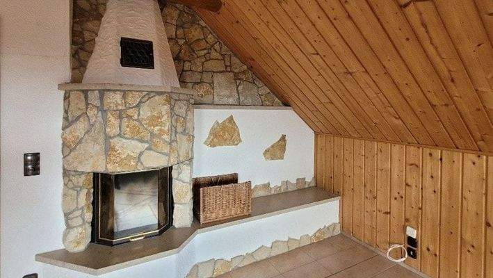 Kamin im oberen Wohnzimmer
