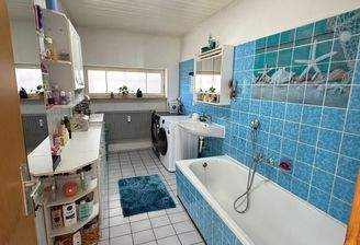 Bad mit Wanne im OG