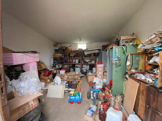 Garage 1.JPG