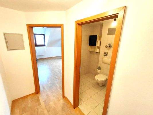 Flur mit Blick in die Räume.JPG