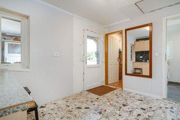 Diele mit Zugang in den Garten