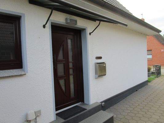 80. Eingangsbereich des Hauses..JPG