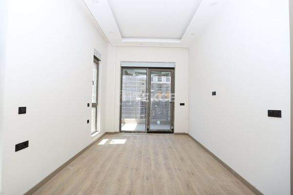 Detached Villa for Sale in an Elite Complex in Altıntaş