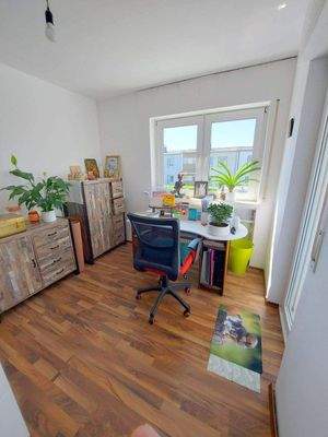 Kinderzimmer 2 im 1 OG mit Balkon