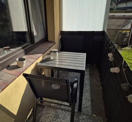 mit Balkon