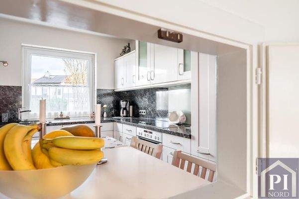 Praktische Durchreiche zum Esszimmer