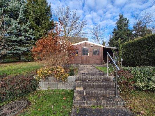 Grundstück mit Gartenhaus