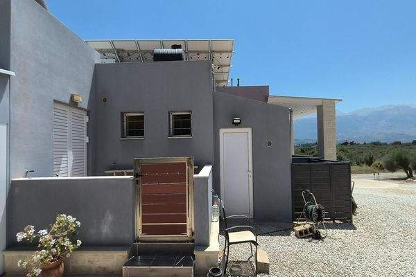 Kreta, Kalamitsi Amigdali: Charmantes kretisches Haus mit privatem Olivenhain und Bergblick zu verkaufen