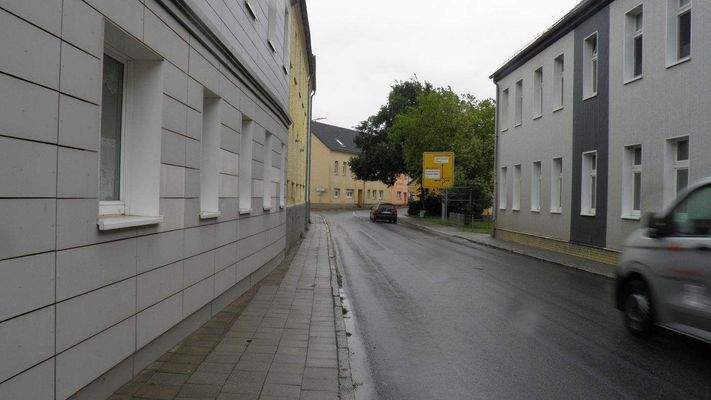 Vorbeiführende E.-Thälmann-Str., stadteinwärts