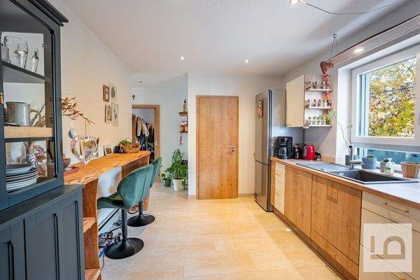 Küche mit Speisekammer