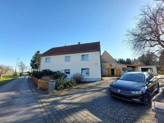 die Grundstückseinfahrt