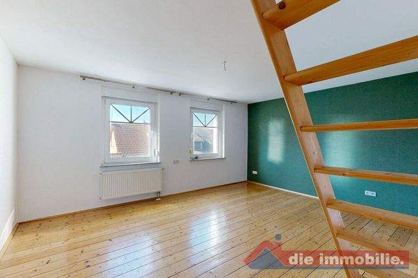 Schlafzimmer mit guter Raumhöhe