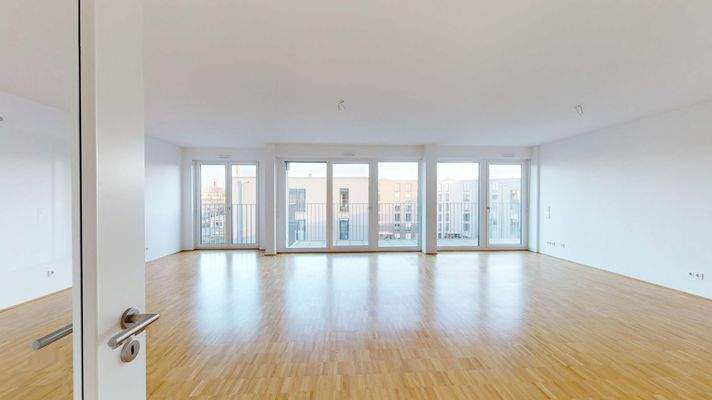 heller Wohn- und Essbereich