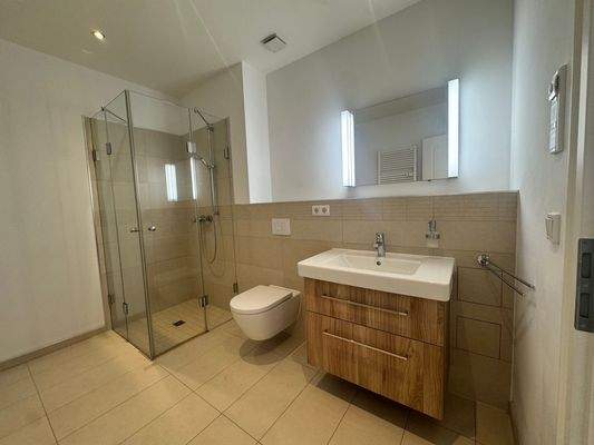 Badezimmer Ansicht 1