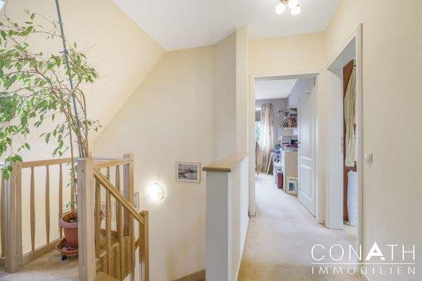 Conath-Immobilien_Harsefeld_Buxtehude_Fredenbeck – DG Flur mit Blick ins Büro / Gästezimmer