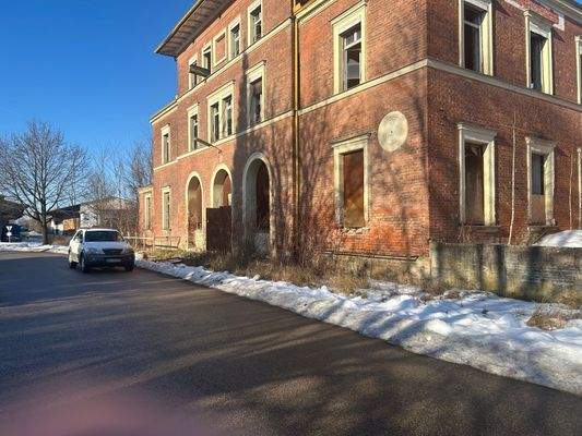 Eingang Hauptgebäude 