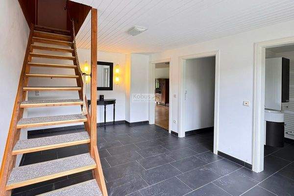 EG - Flur mit Treppe