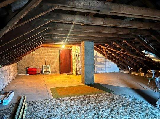 21 Geräumiger Dachboden.jpg