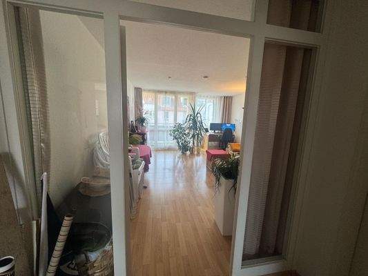 vom Flur zum Wohnzimmer