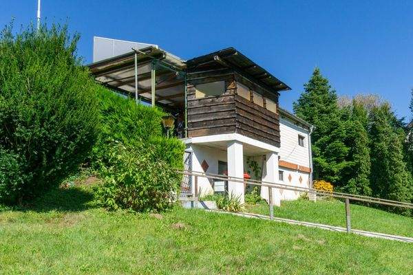 Autoeinstellplatz mit Keller