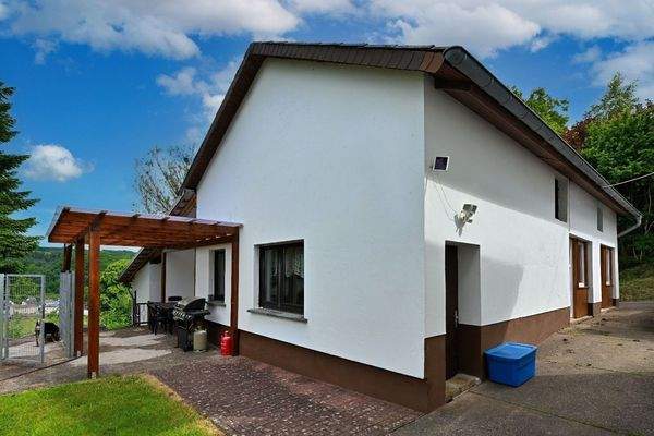 Nebengebäude / Terrasse