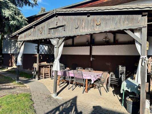 überdachter Sitzplatz