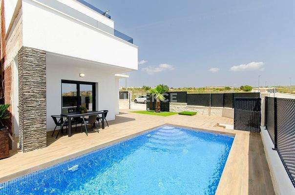 Detached Chic Golf Villas with Pools in Bigastro