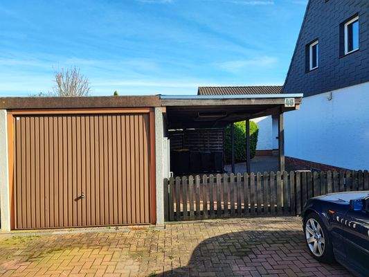 Garage und Stellplätze