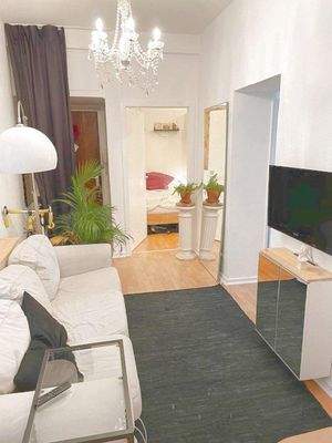 Große Wohndiele mit Fenster