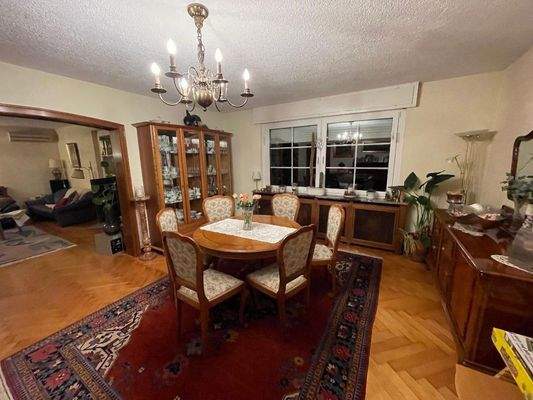 Esszimmer, hinten Wohnzimmer