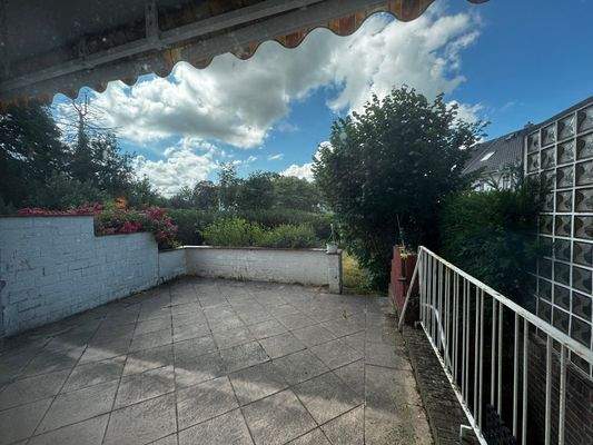 Terasse - rechts Zugang zum Keller.jpg