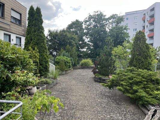 Terasse über den Garagen